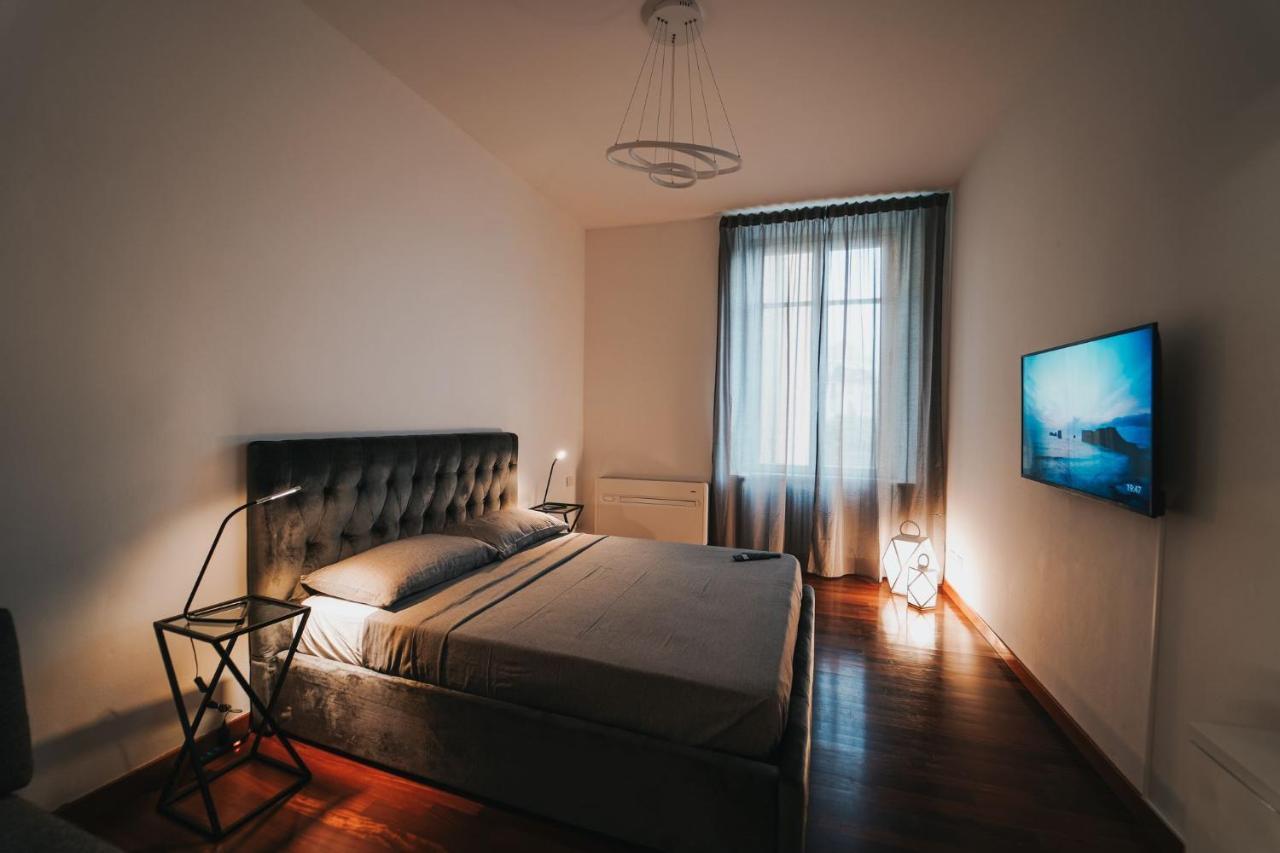Appartamento Esclusivo Fronte Lago, In Centro A Como Con Garage ภายนอก รูปภาพ