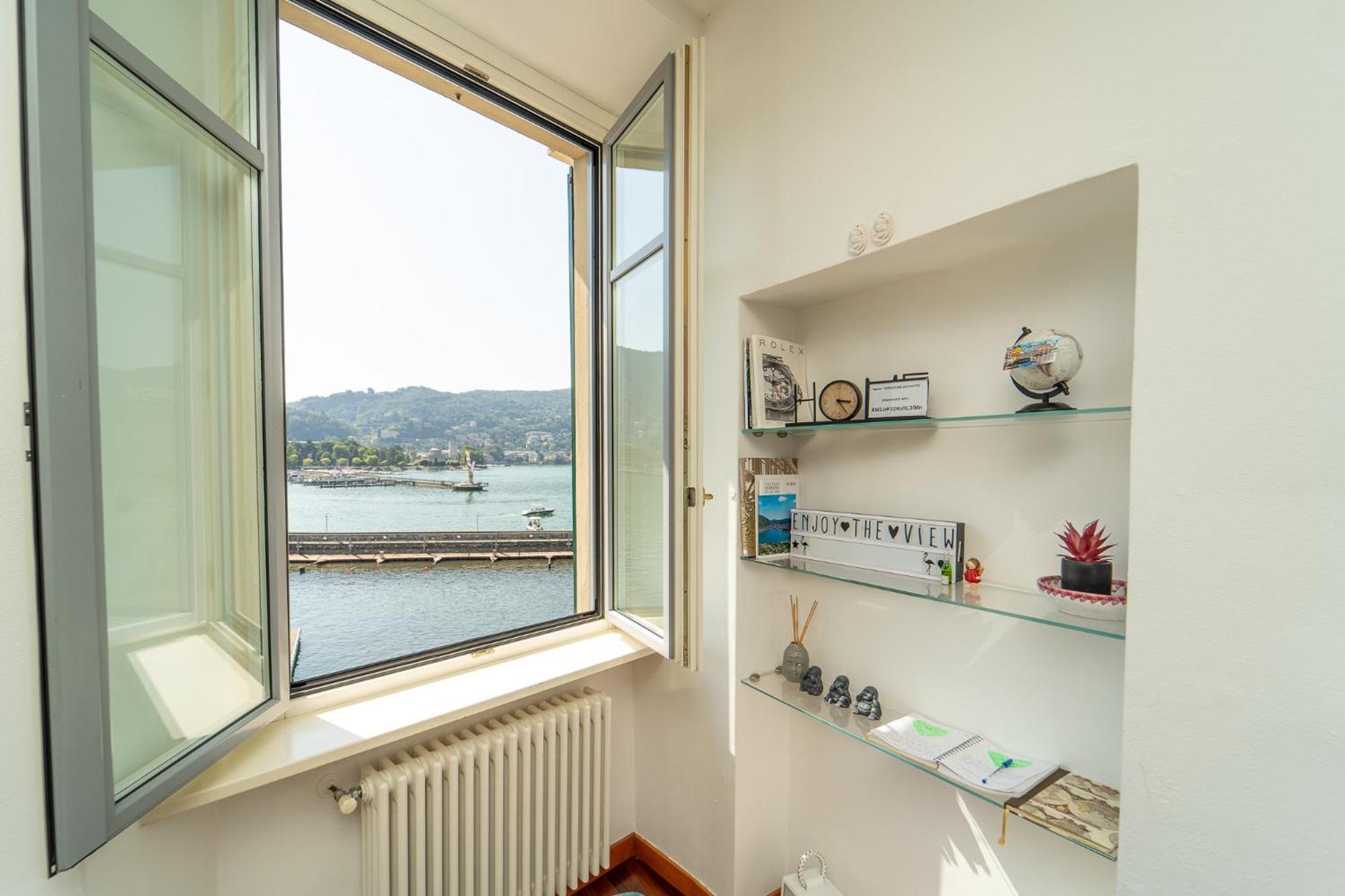 Appartamento Esclusivo Fronte Lago, In Centro A Como Con Garage ภายนอก รูปภาพ