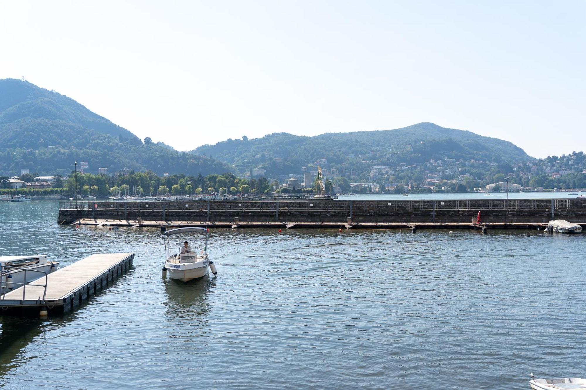 Appartamento Esclusivo Fronte Lago, In Centro A Como Con Garage ภายนอก รูปภาพ