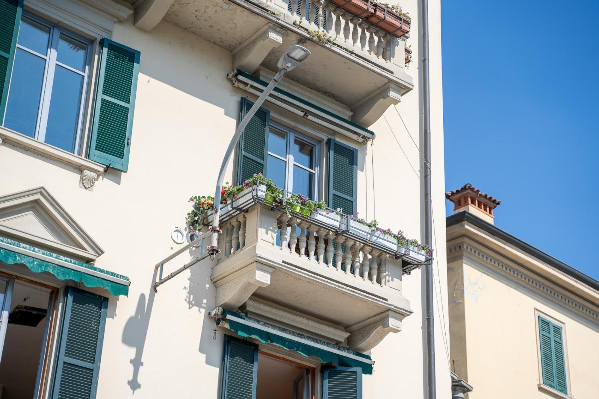 Appartamento Esclusivo Fronte Lago, In Centro A Como Con Garage ภายนอก รูปภาพ