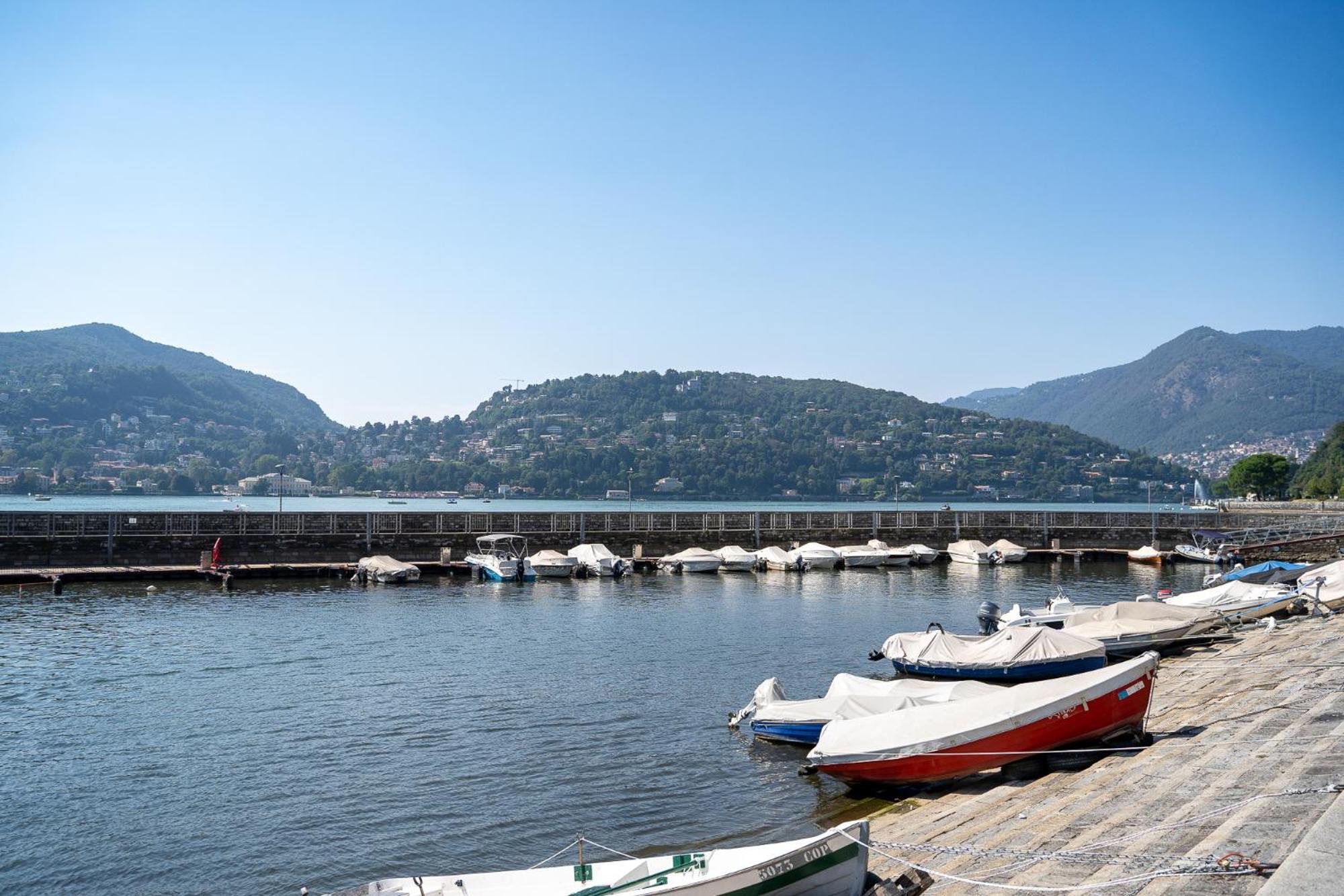 Appartamento Esclusivo Fronte Lago, In Centro A Como Con Garage ภายนอก รูปภาพ